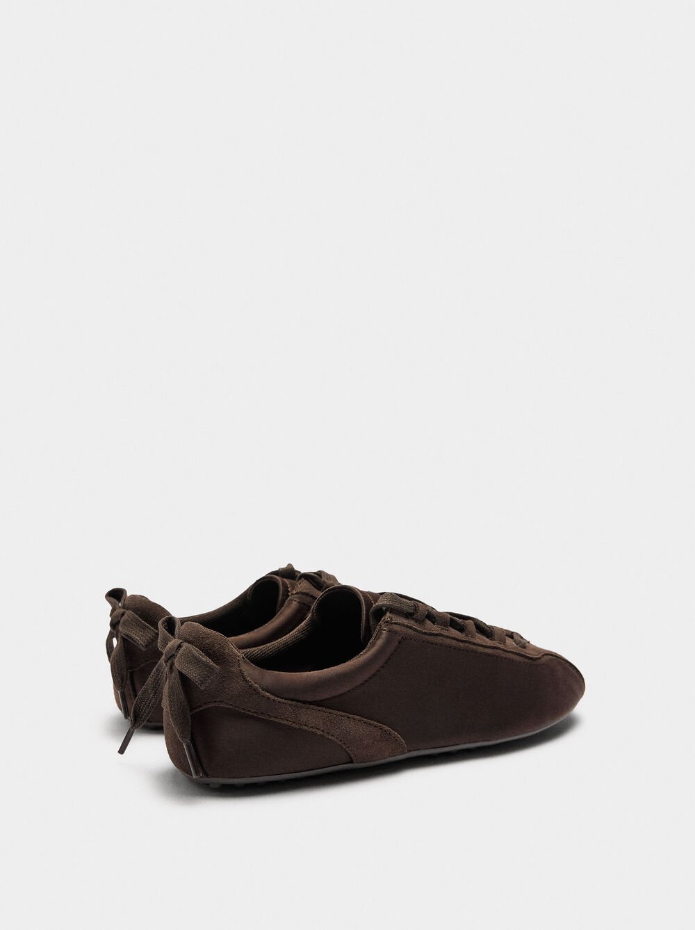 Sapatilhas com pele monocromáticas