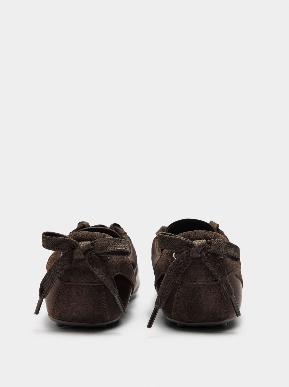 Sapatilhas com pele monocromáticas