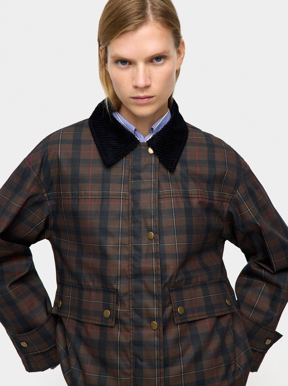 Casaco aos quadrados gola contraste