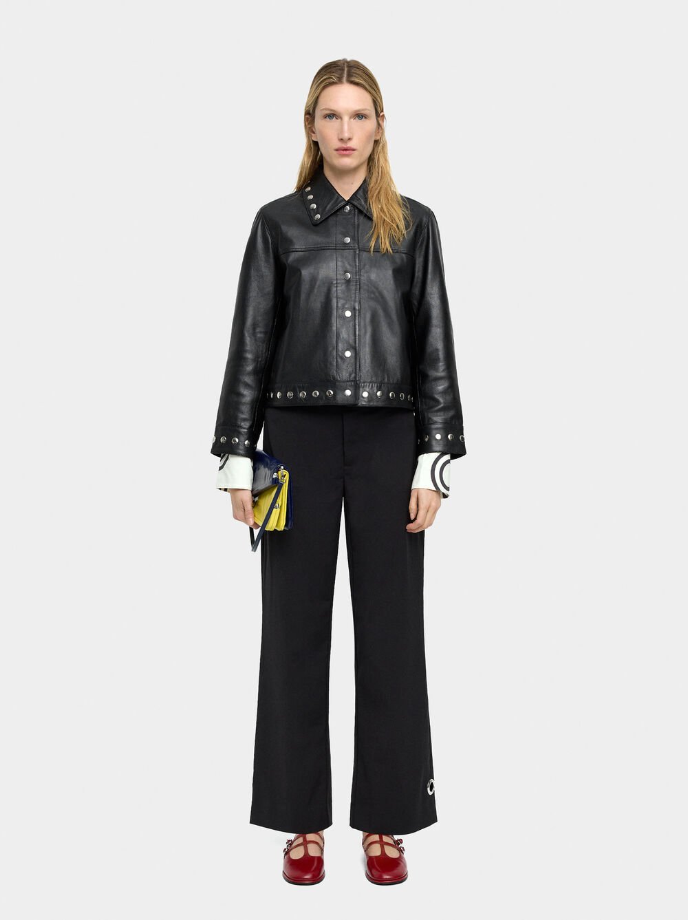 Casaco de pele com tachas