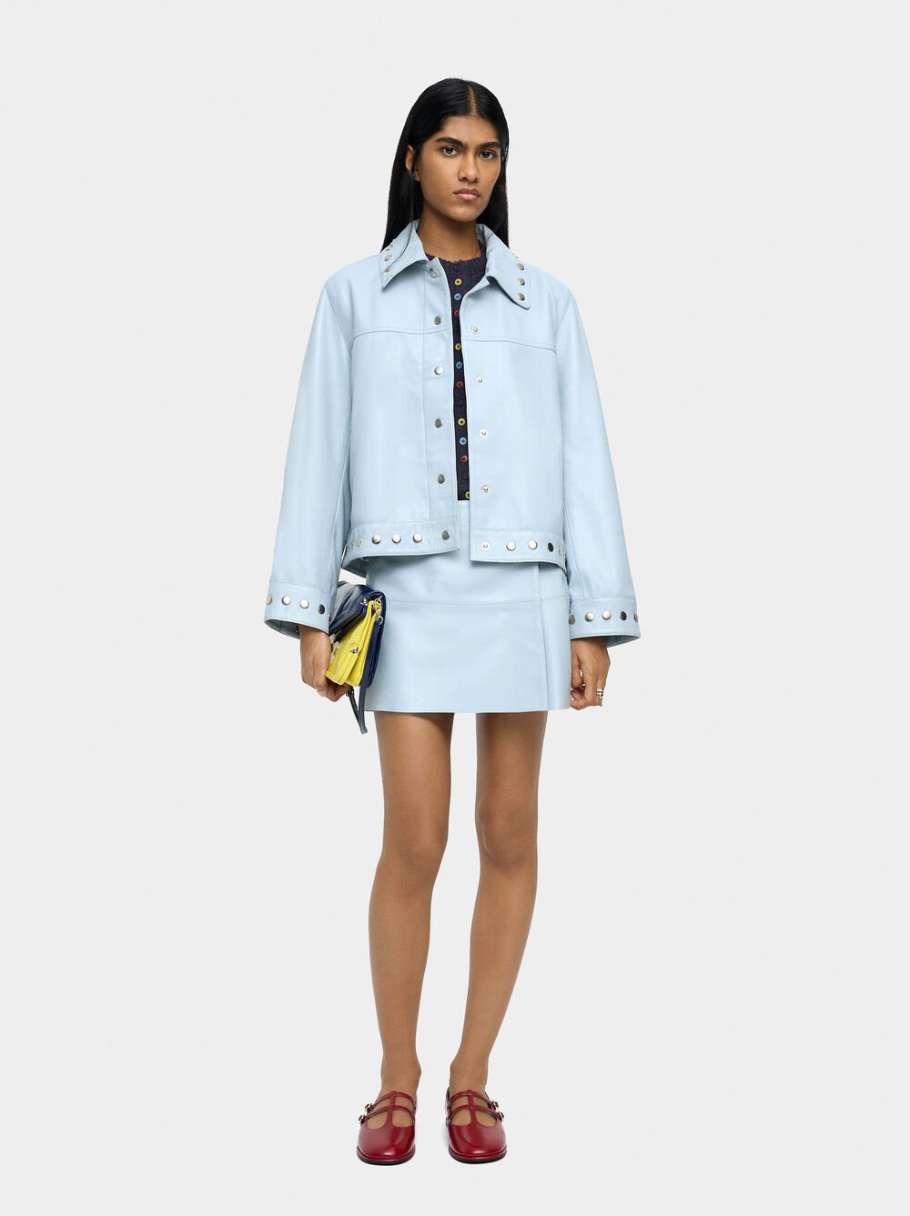 Casaco de pele com tachas