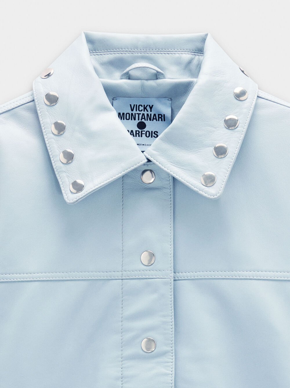 Casaco de pele com tachas