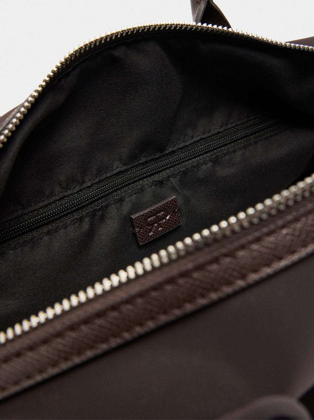 Mala shopper de textura suave com penduro