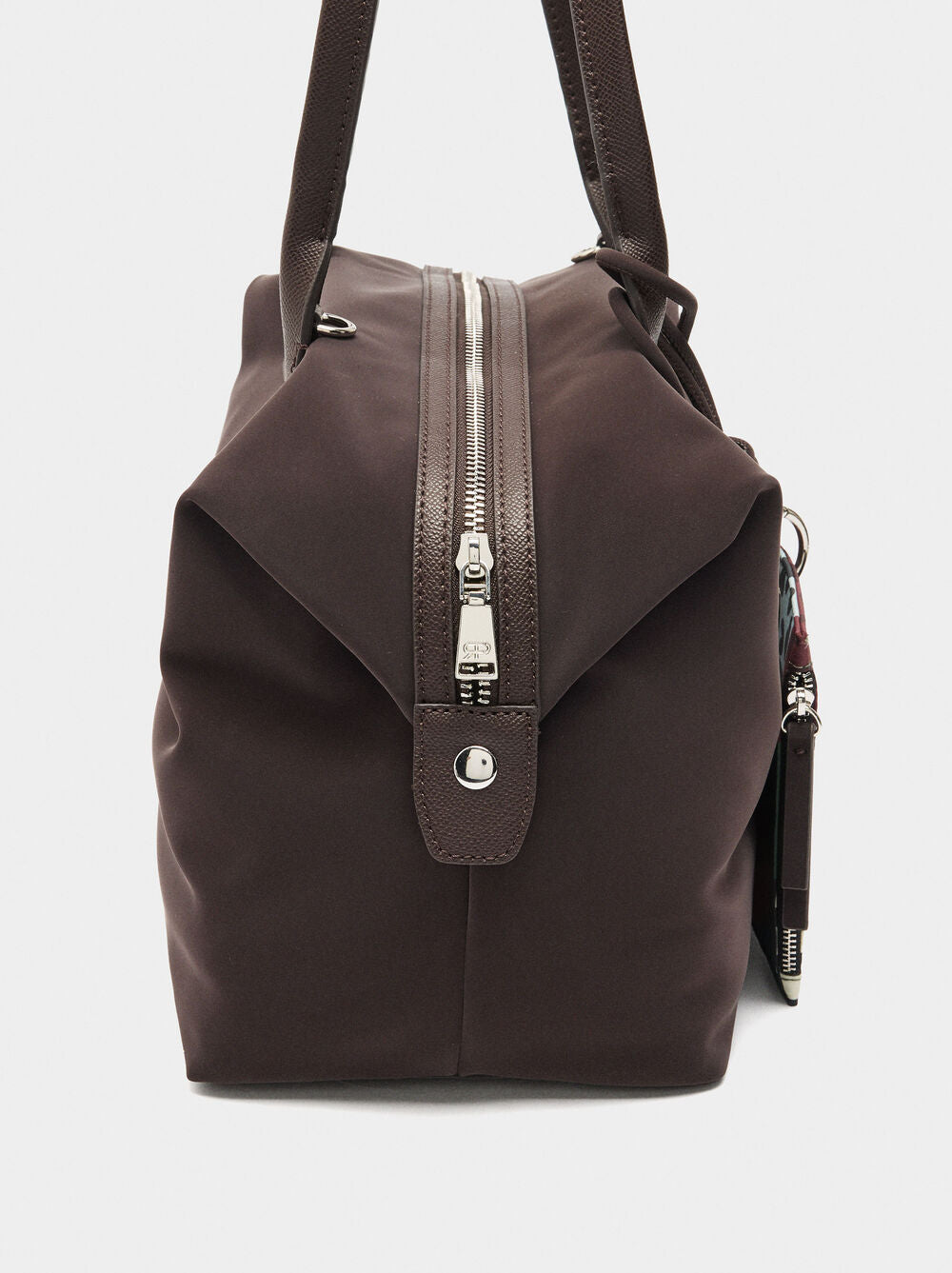 Mala shopper de textura suave com penduro