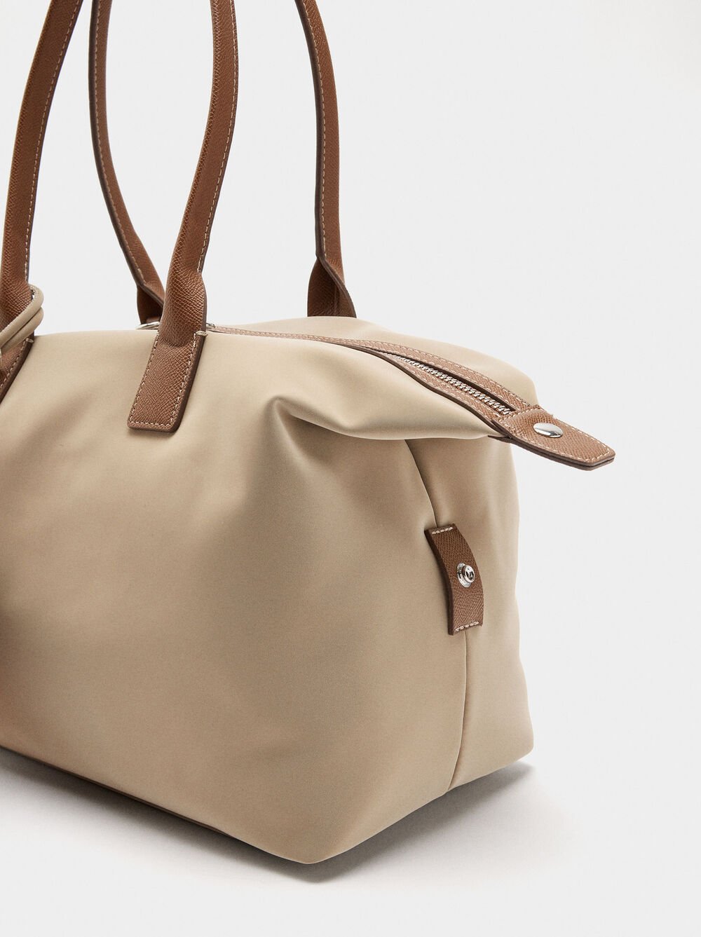 Mala shopper de textura suave com penduro