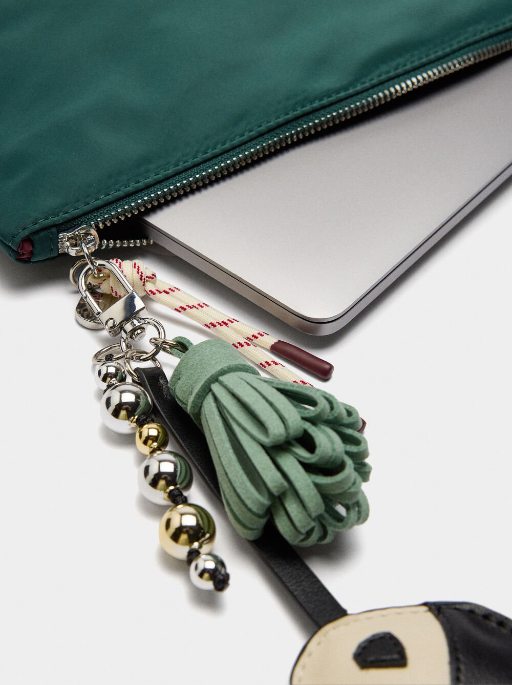 Capa de nylon para portátil com charm 13"