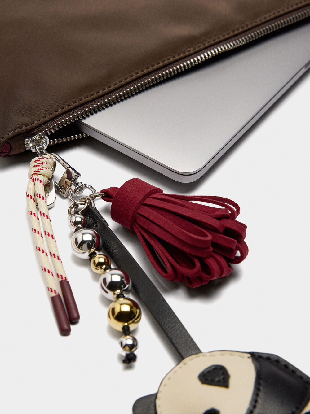 Capa de nylon para portátil com charm 13"