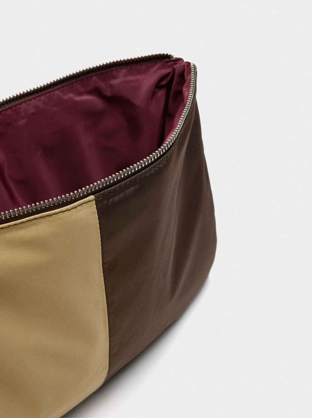 Capa de nylon para tablet com charm 13"