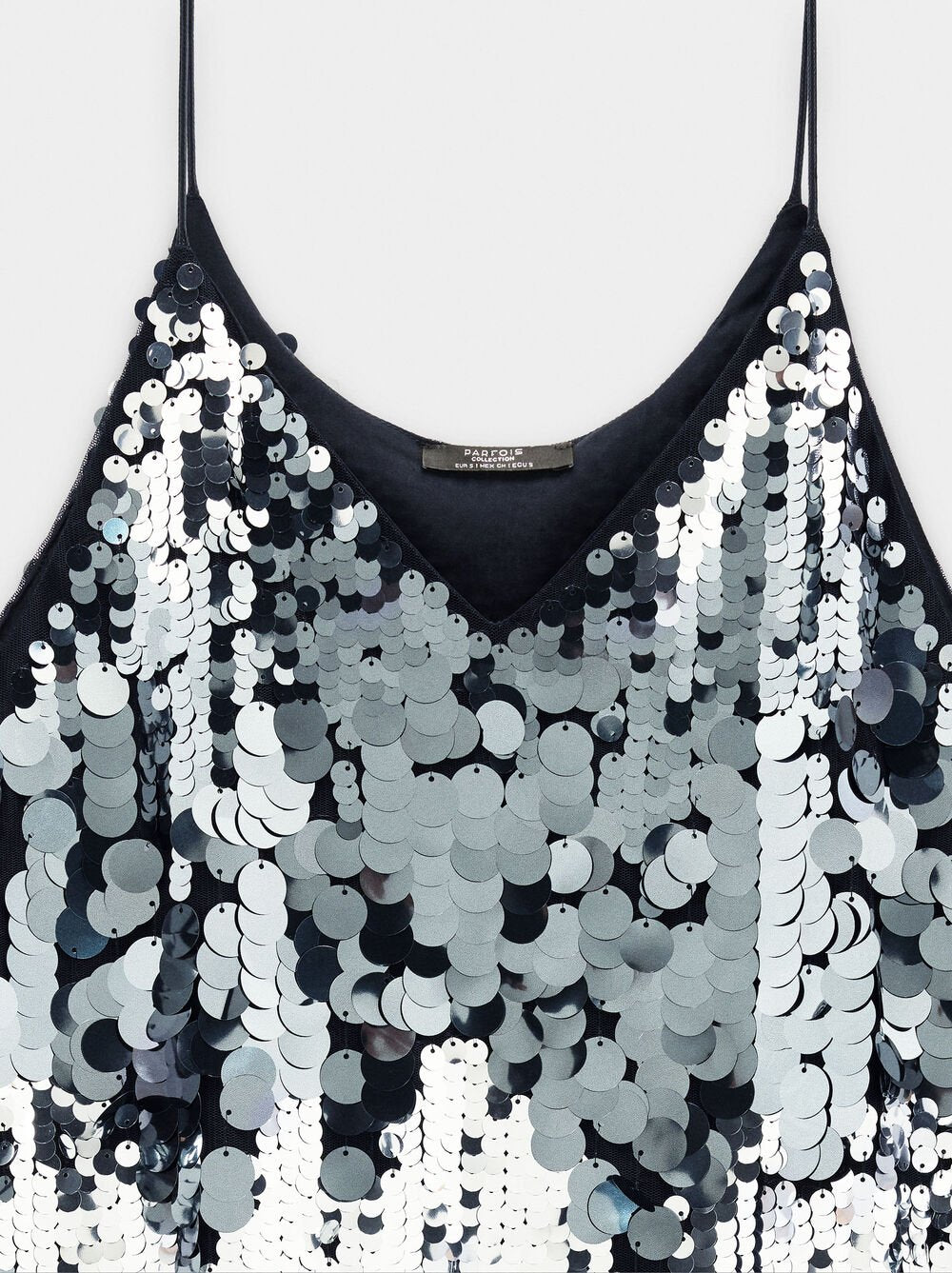 Vestido curto de lantejoulas