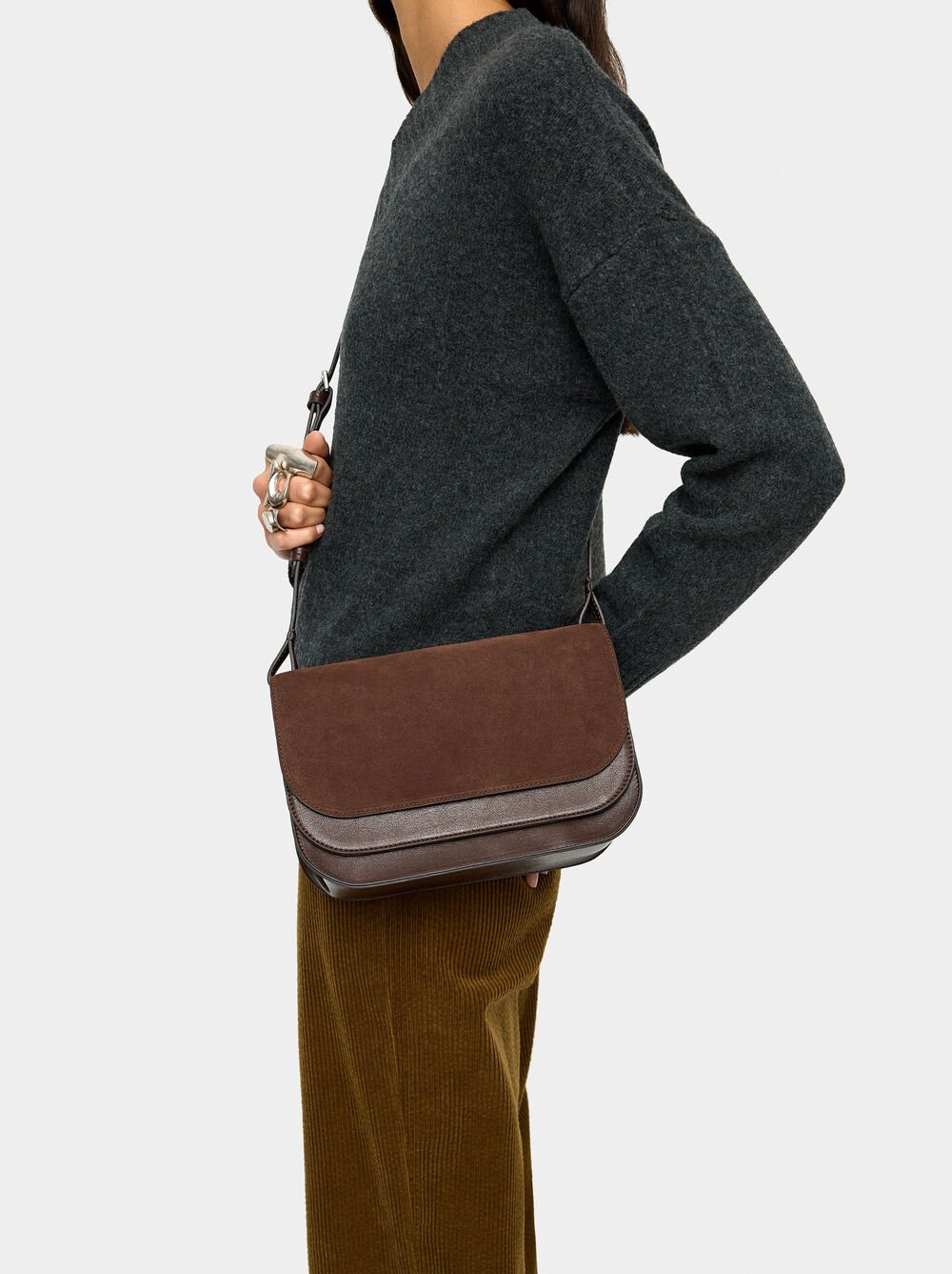 Mala tiracolo com aba dupla