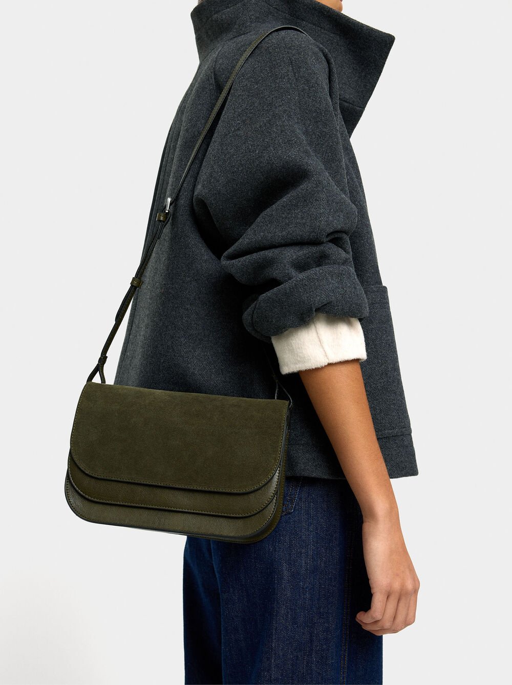 Mala tiracolo com aba dupla