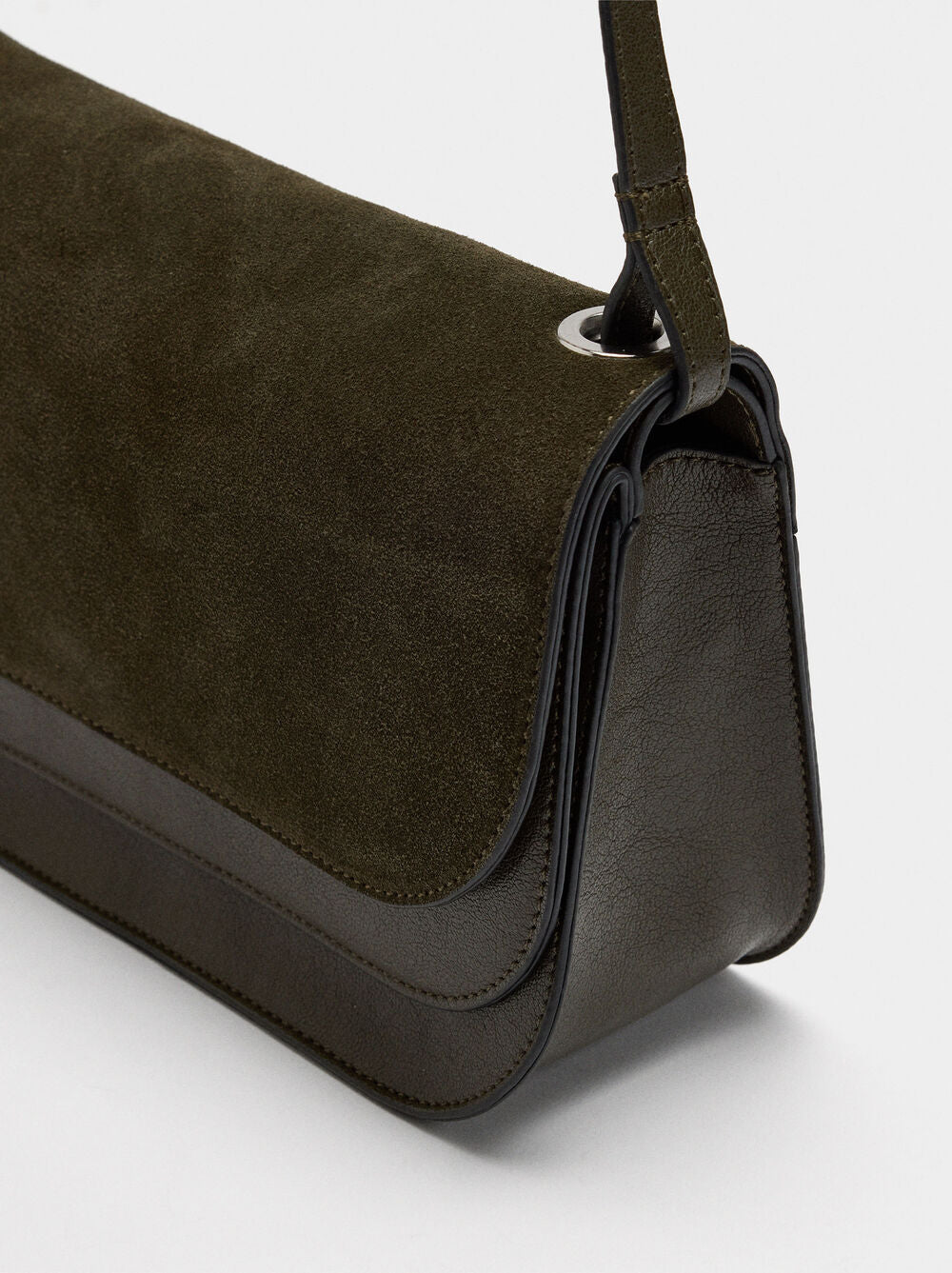 Mala tiracolo com aba dupla