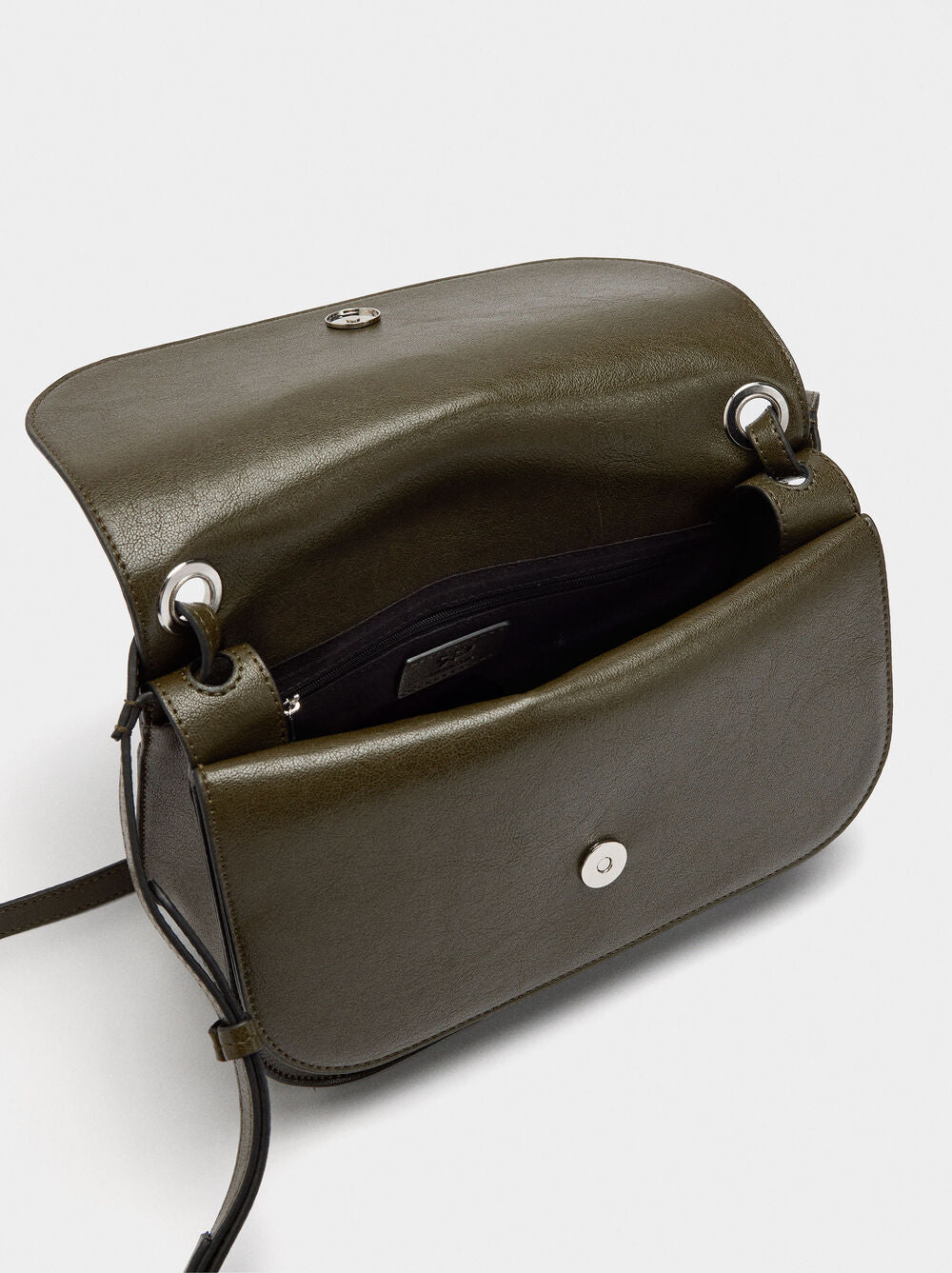 Mala tiracolo com aba dupla