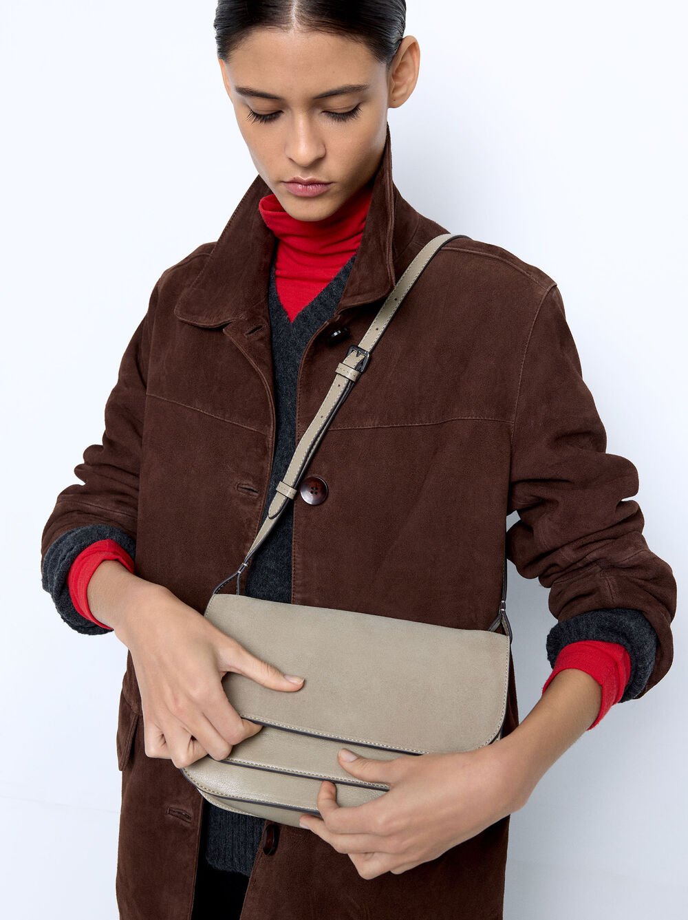 Mala tiracolo com aba dupla