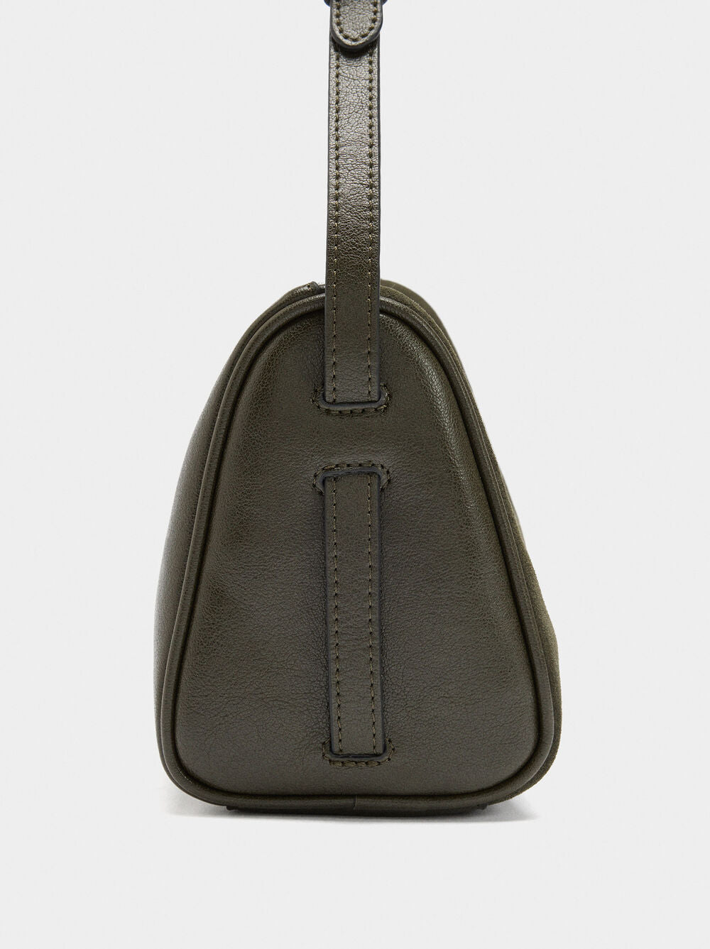 Mala tiracolo com detalhes de pele