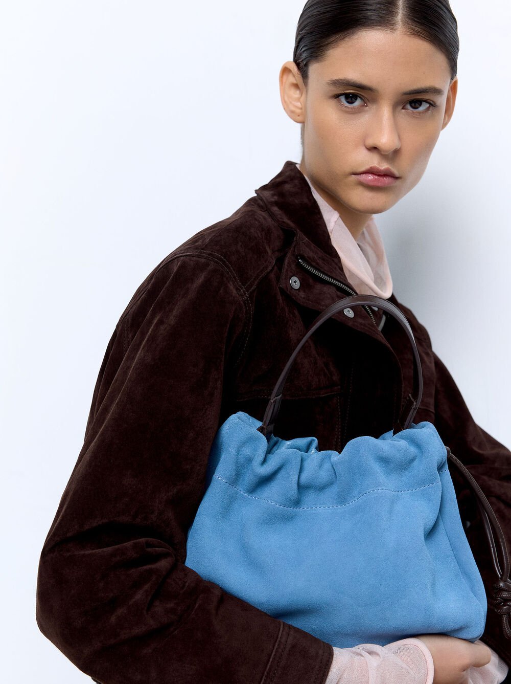 Mala de mão com pele camurça