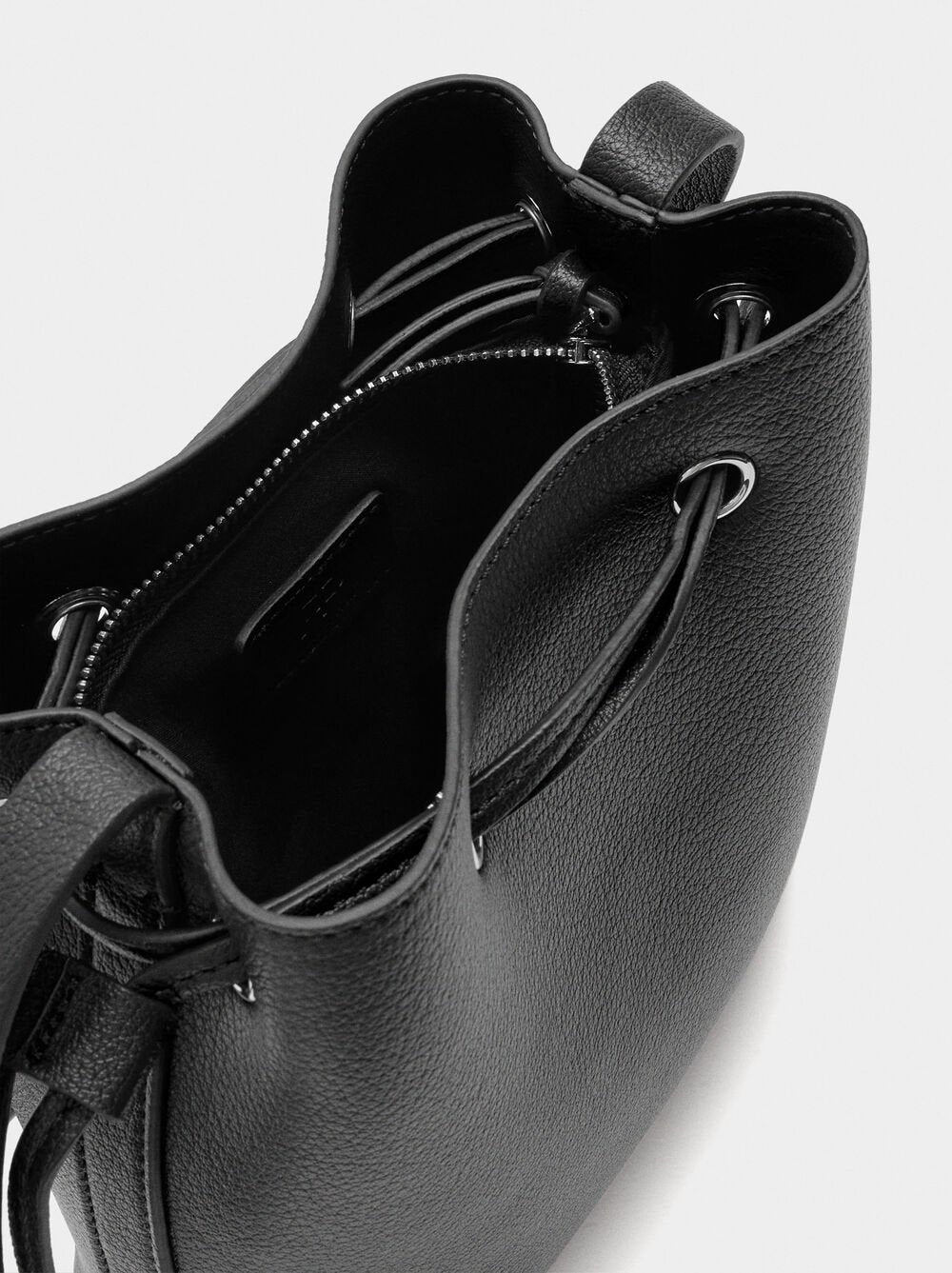 Mala tiracolo com cordão