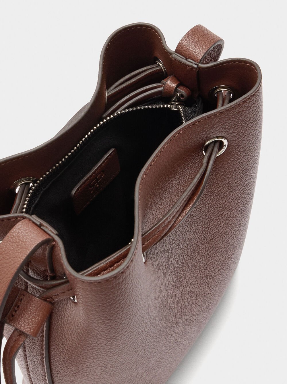 Mala tiracolo com cordão