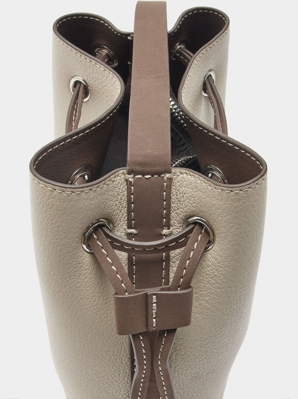 Mala tiracolo com cordão