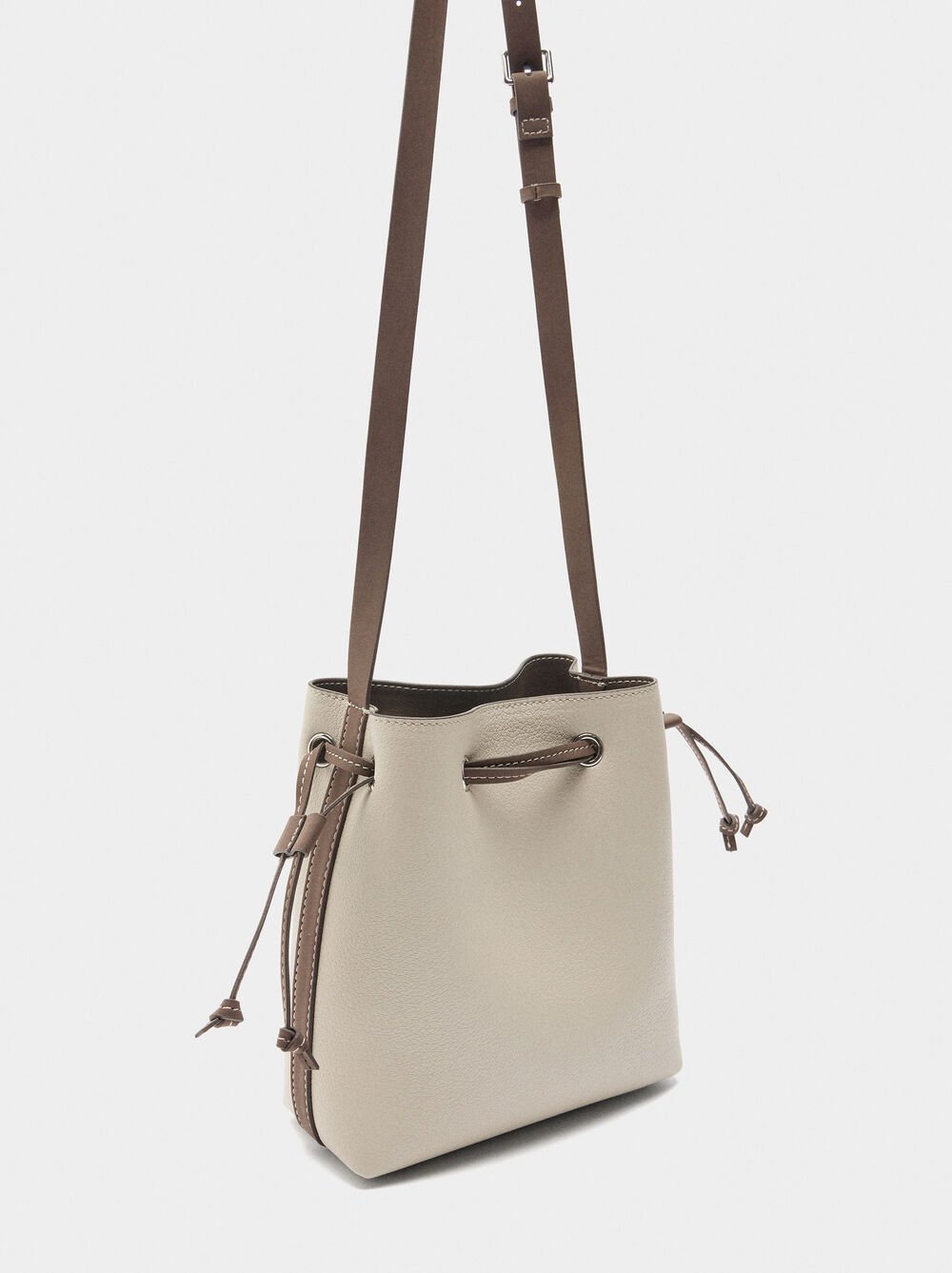 Mala tiracolo com cordão