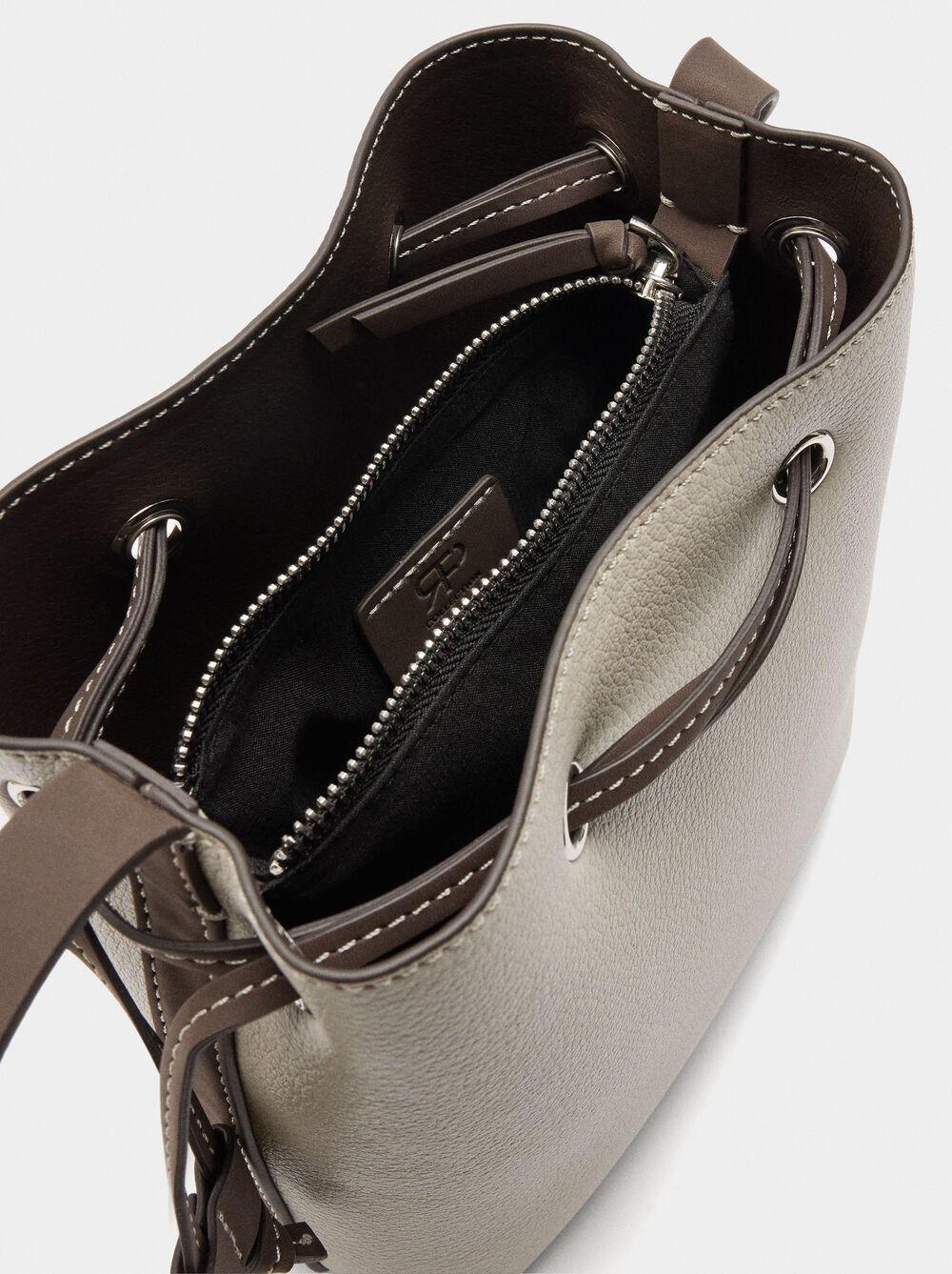 Mala tiracolo com cordão