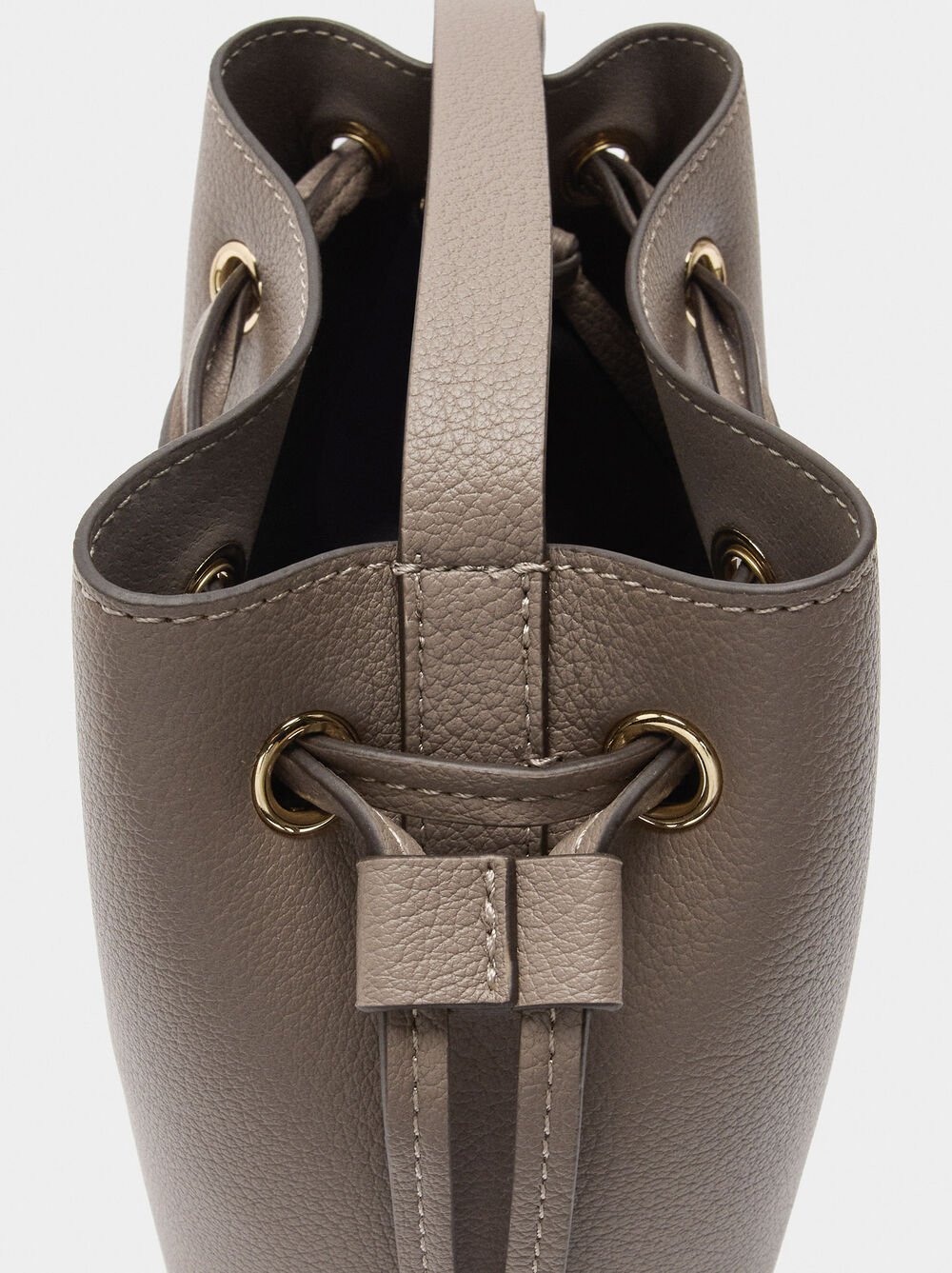 Mala tiracolo com cordão