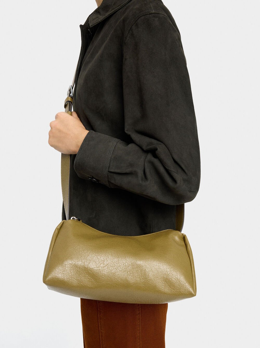 Mala tiracolo efeito craquelê