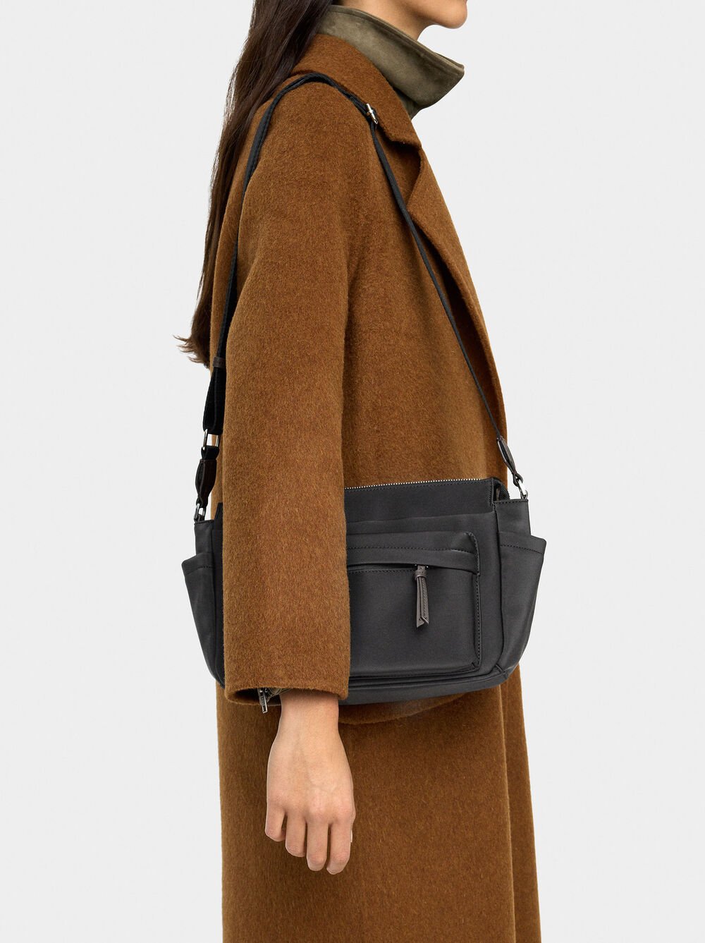 Mala tiracolo efeito nylon