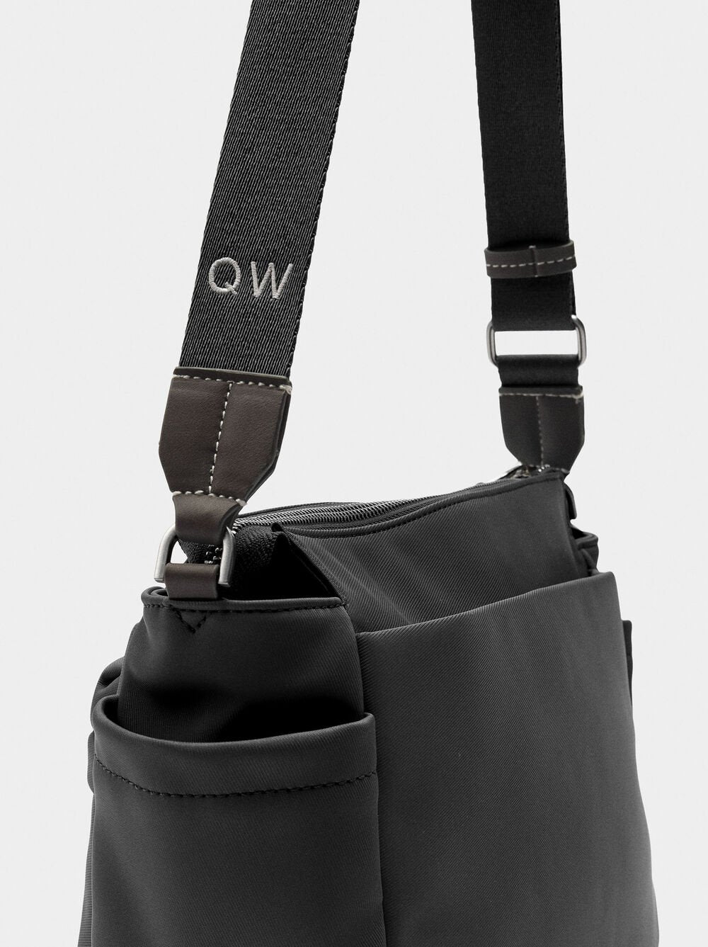 Mala tiracolo efeito nylon