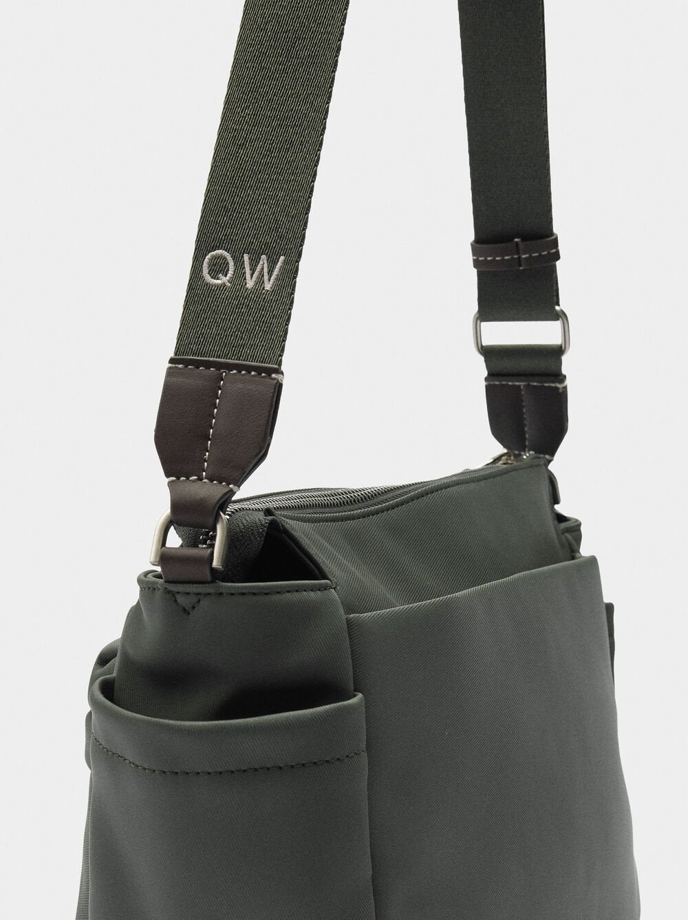 Mala tiracolo efeito nylon