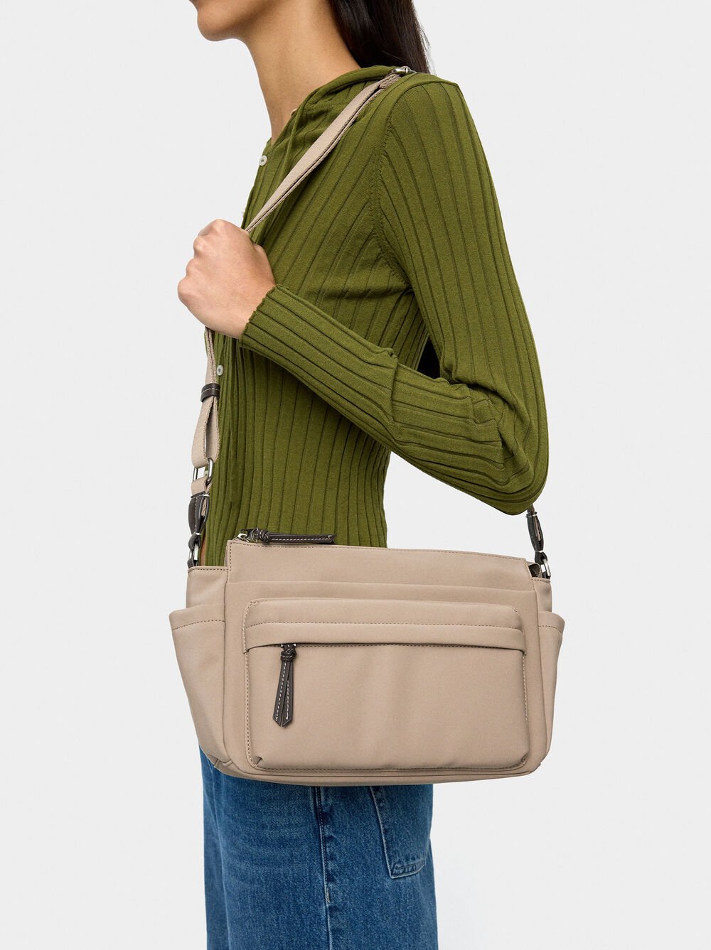 Mala tiracolo efeito nylon