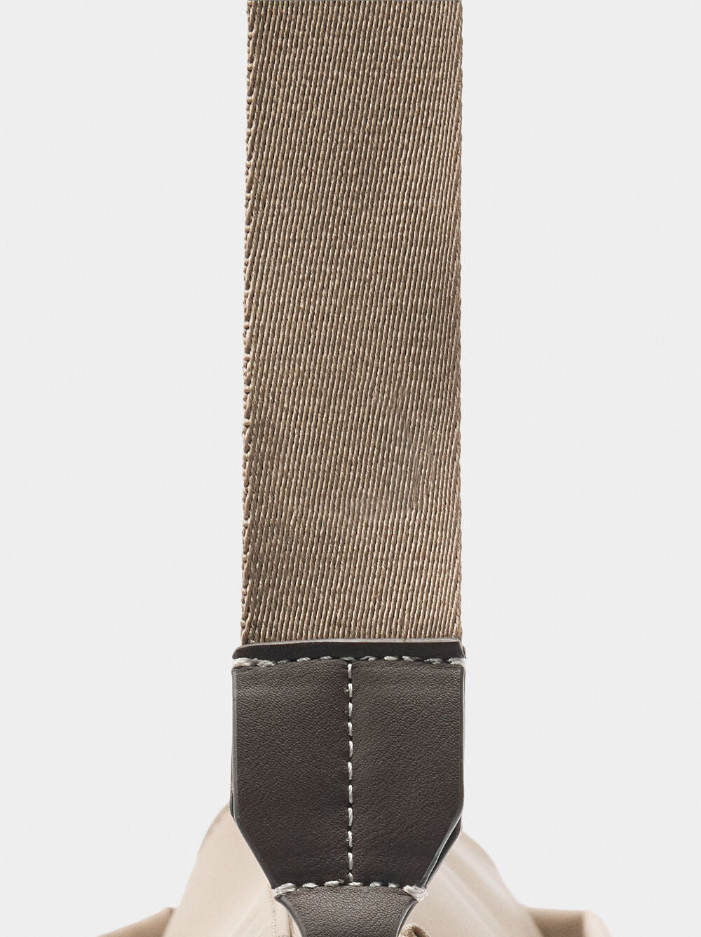 Mala tiracolo efeito nylon