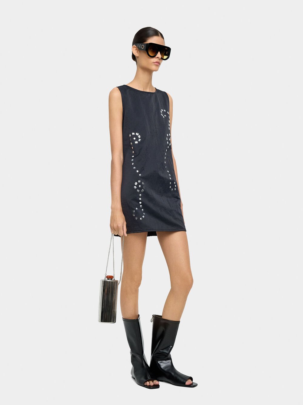 Vestido curto detalhes brilantes