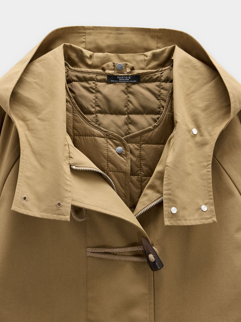 Casaco com capuz e colete