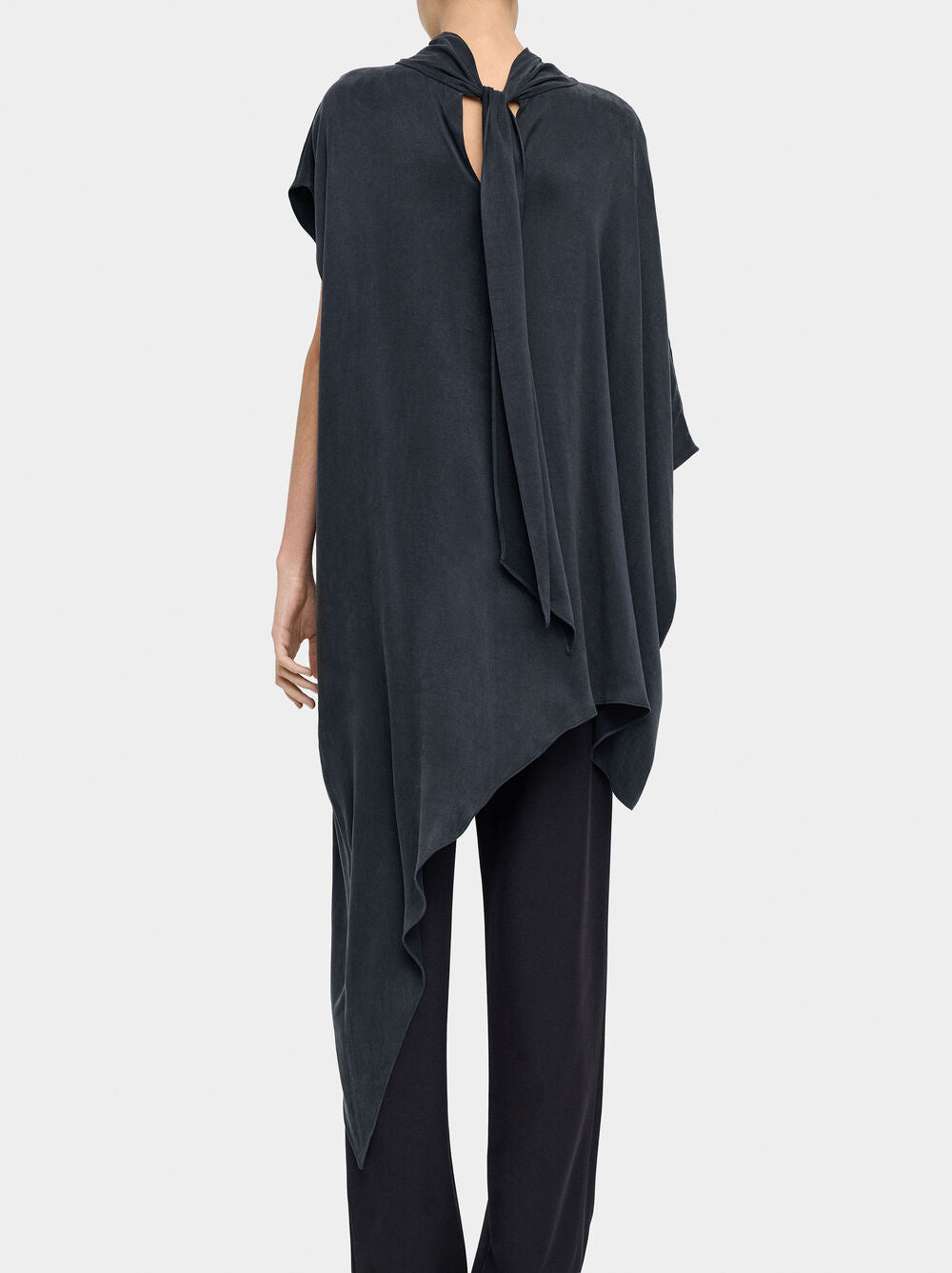 Vestido curto assimétrico