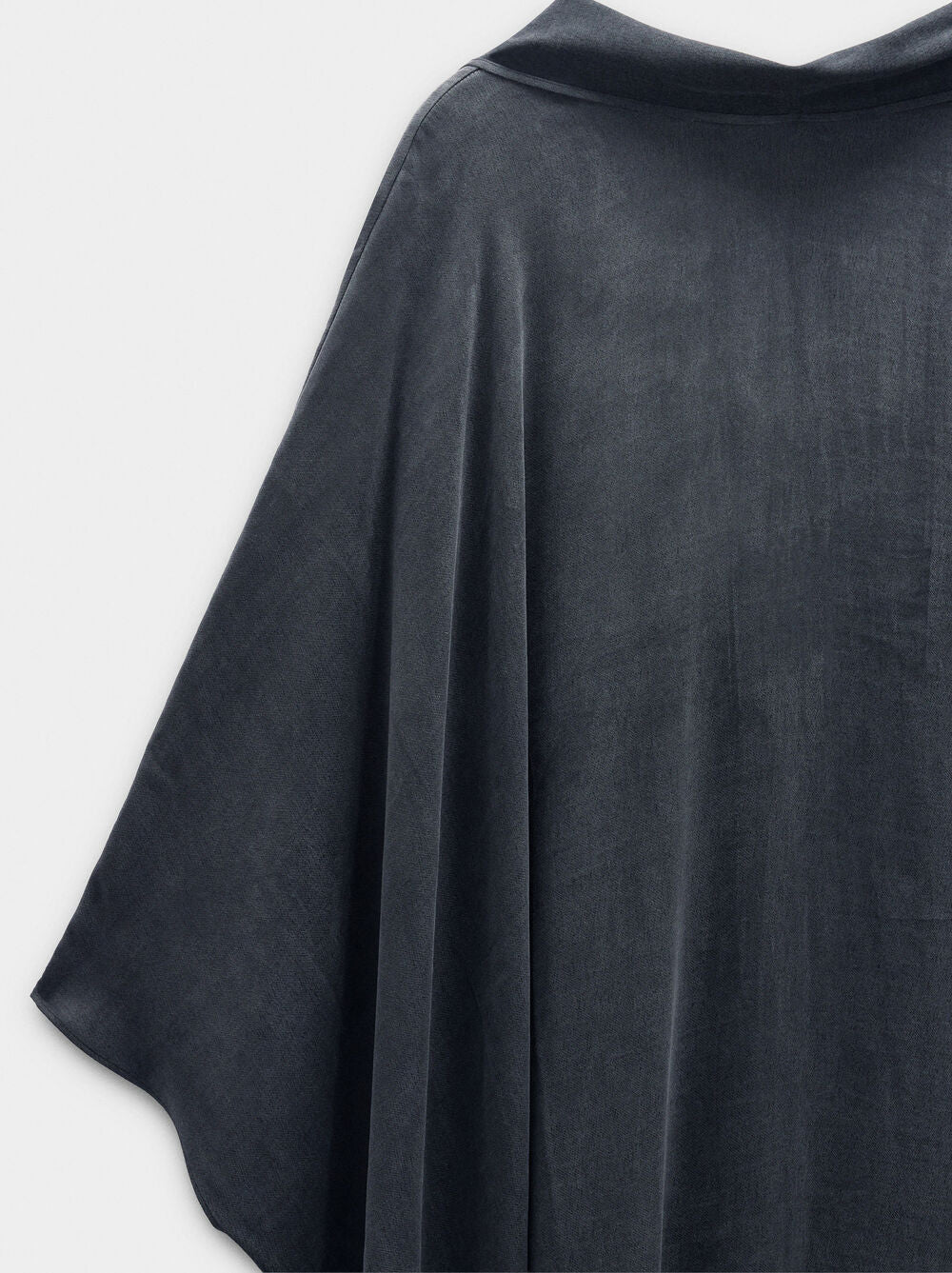 Vestido curto assimétrico