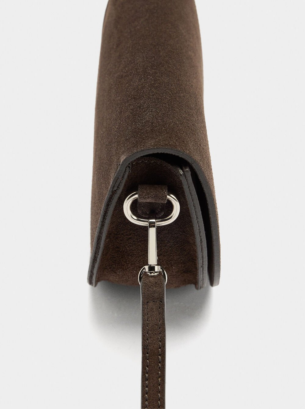 Mala tiracolo de camurça com aba