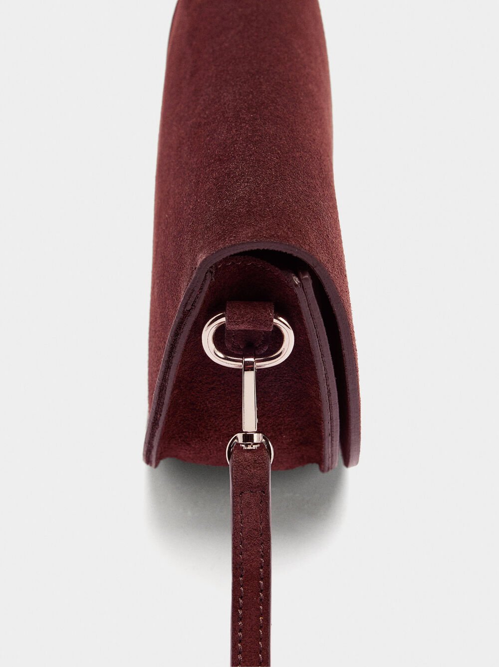 Mala tiracolo de camurça com aba