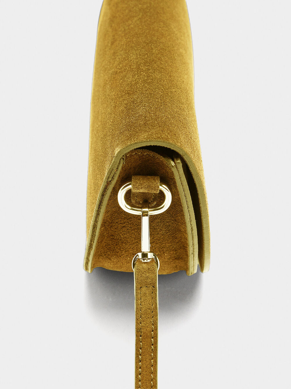 Mala tiracolo de camurça com aba