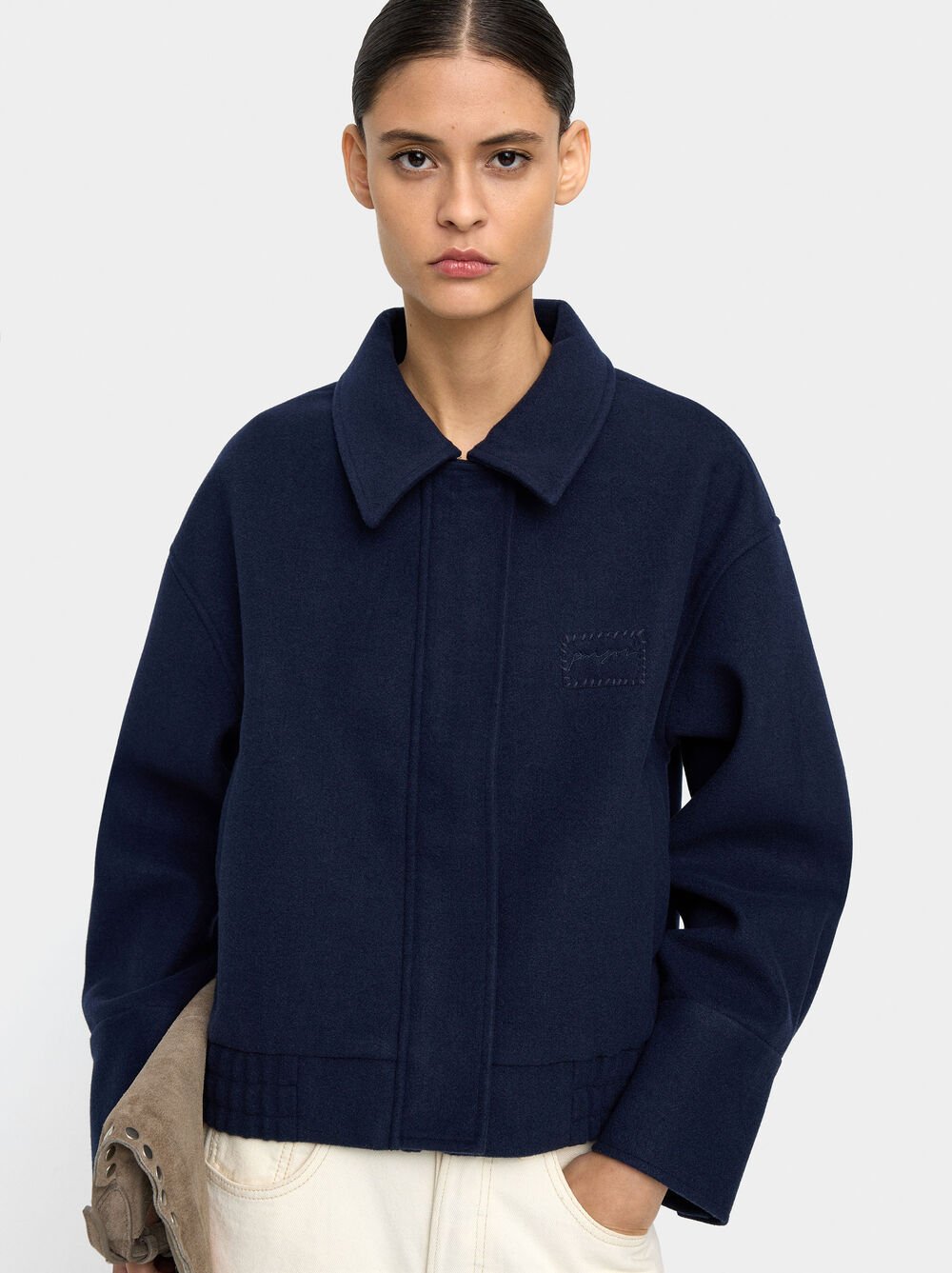 Casaco com bolsos e elástico