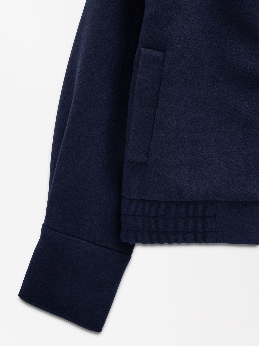 Casaco com bolsos e elástico