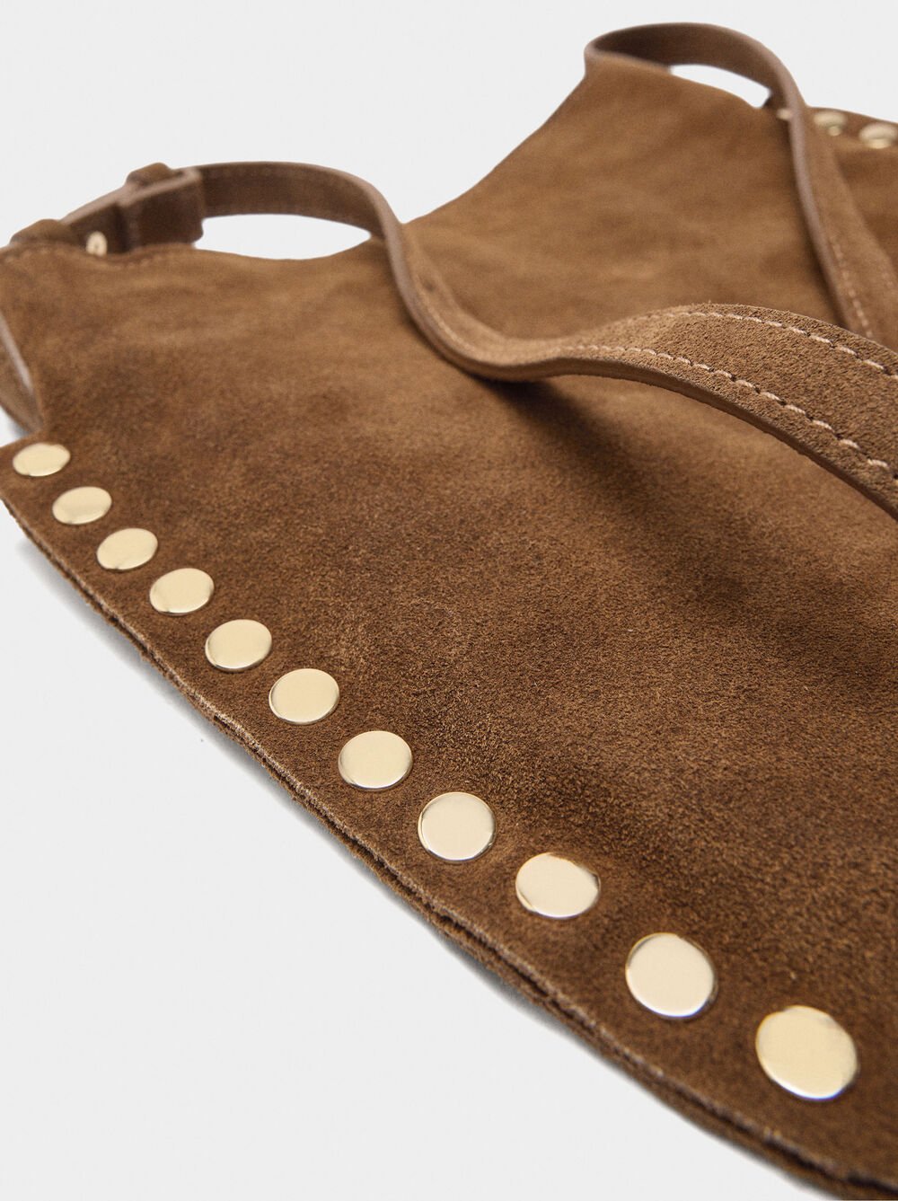 Mala tiracolo de pele com tachas