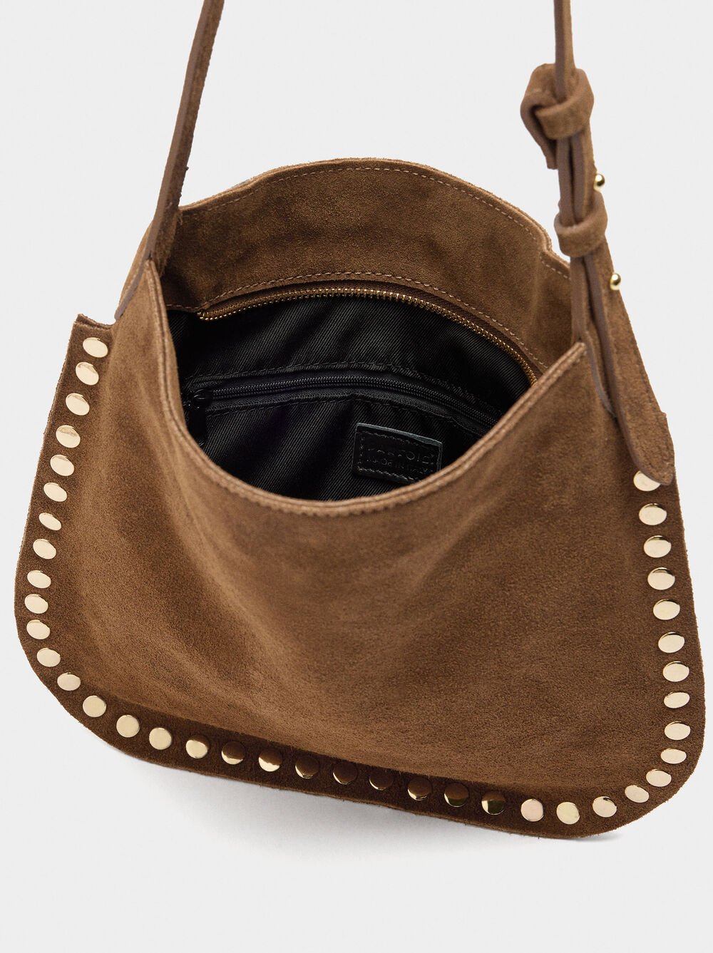 Mala tiracolo de pele com tachas