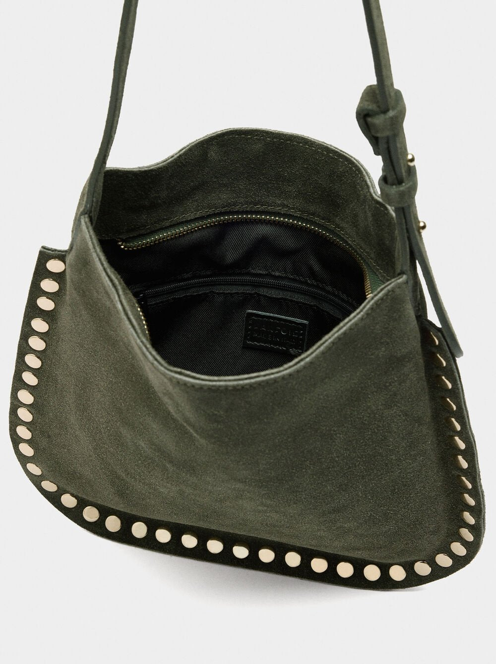 Mala tiracolo de pele com tachas